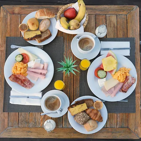 Camacho Bed & Breakfast 4*